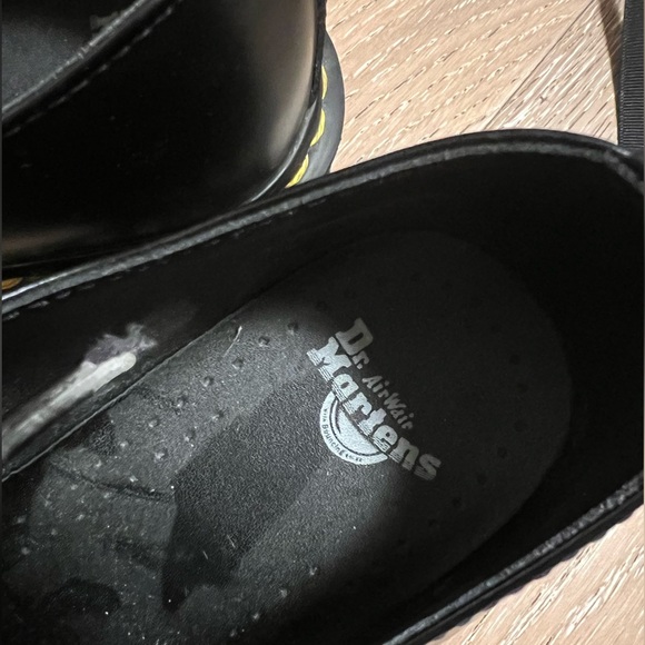 Doc Martens! Classic Bex Oxfords hardly worn. You’ll be the one to break them in - Picture 3 of 4